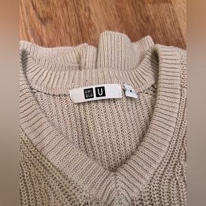 Uniqlo varsity style V neck sweater cotton linen